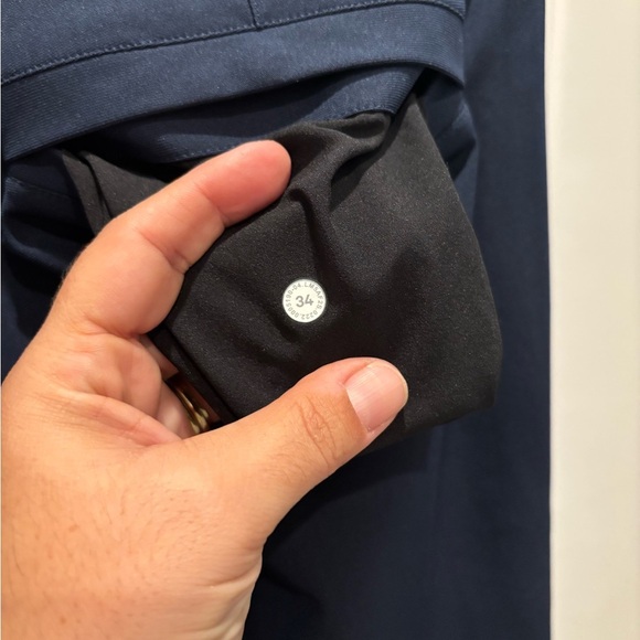 Lululemon Commission Pant Slim 32" Warpstreme
True Navy
Size 34 - Picture 6 of 6